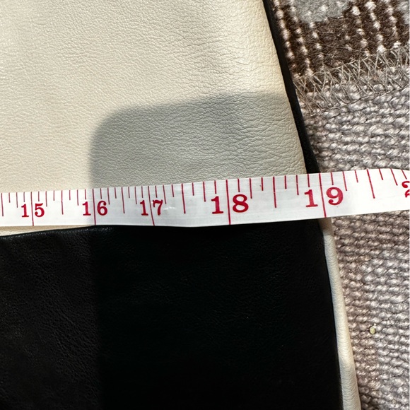 Cute little pleather skirt - Picture 4 of 7